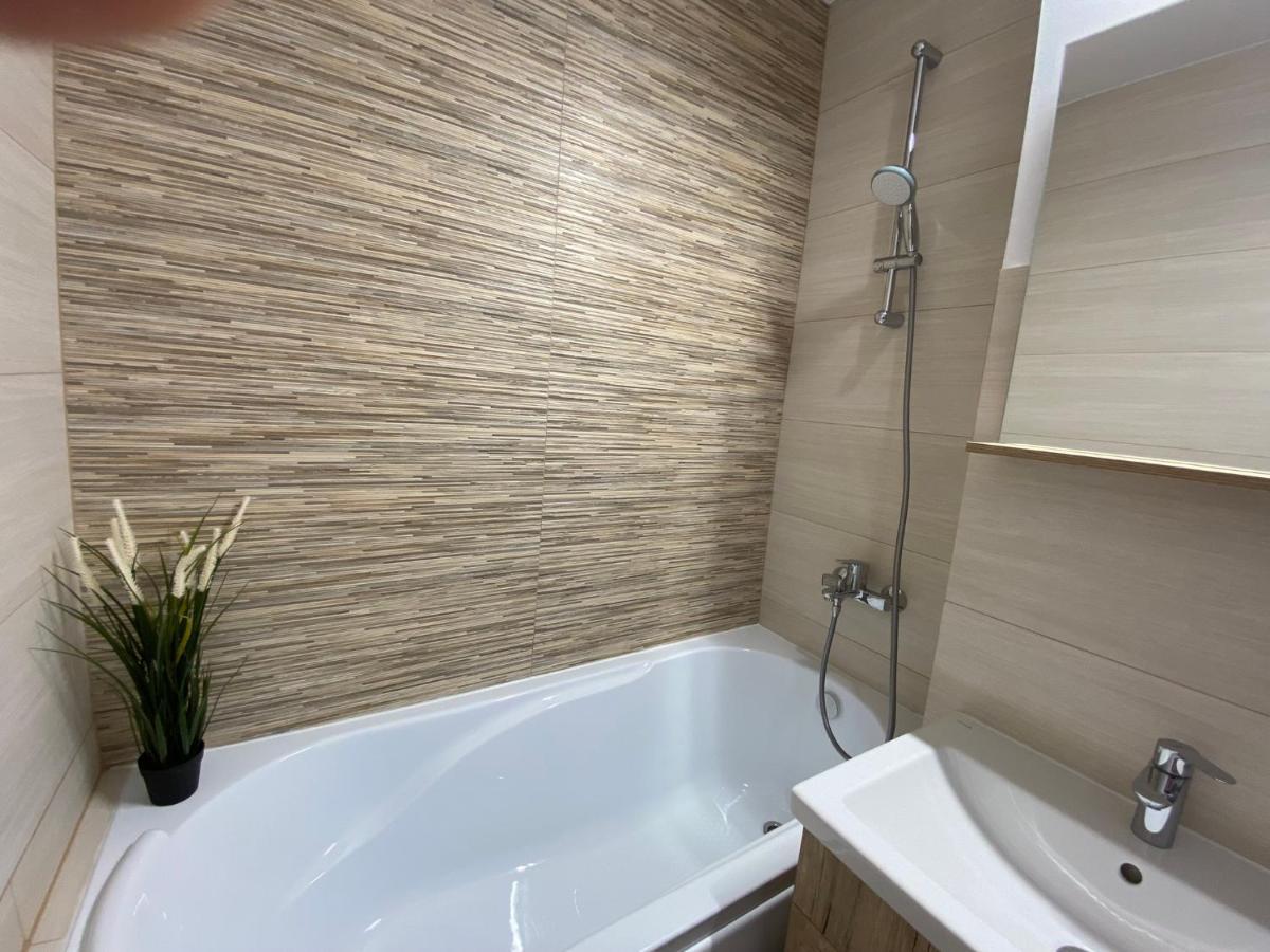 Grove Apartment Buzău Eksteriør bilde